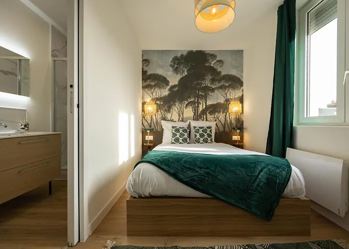 302 Chanzy - Jungle Chic - T1 Depaysant - Centre *